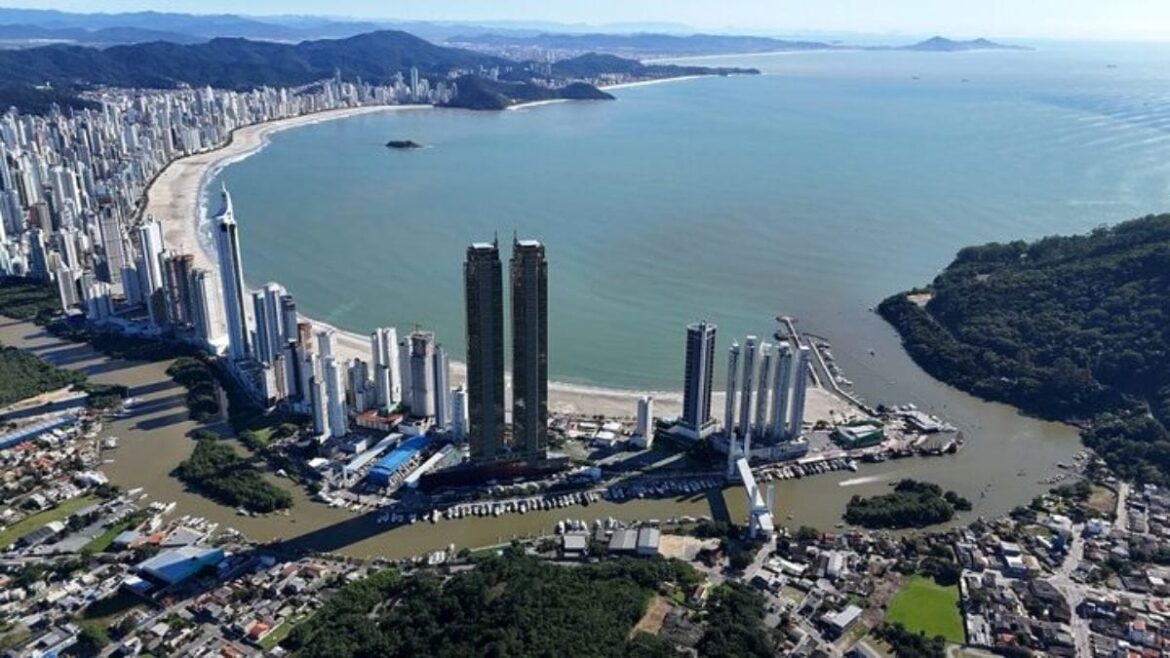 Por que Itajaí e Balneário Camboriú vivem o maior ciclo de valorização imobiliária da década em 2026