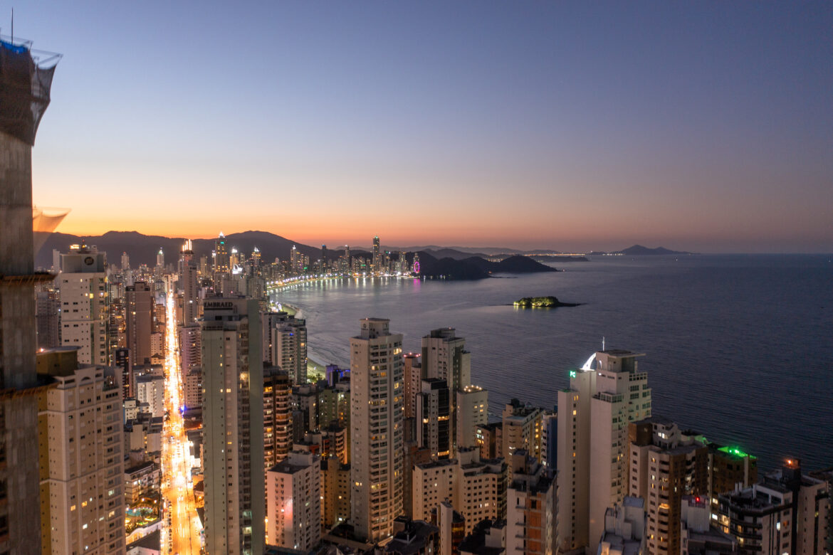 Por que Balneário Camboriú e Praia Brava estão atraindo investidores estrangeiros?